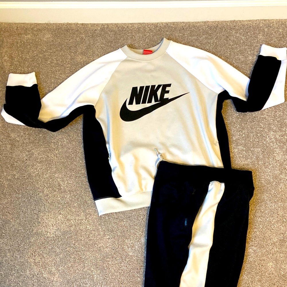 Black and white Nike tracksuit, women’s medium.